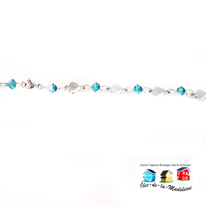 Bracelet  composé de cœurs en acier inoxydable assortis de  cristaux de couleur Zircon. 