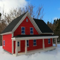 Maison rouge, typique des Îles-de-la-Madeleine.